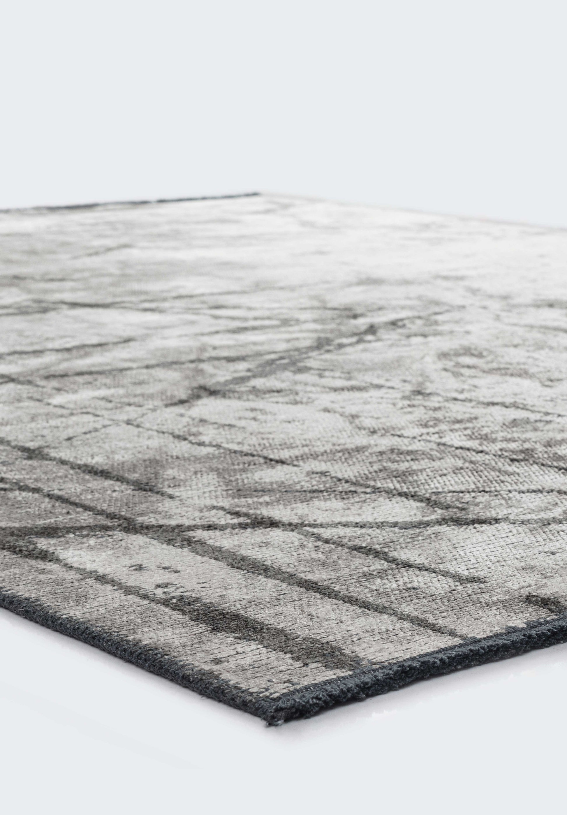 Crack Anthracite - Cream Rug